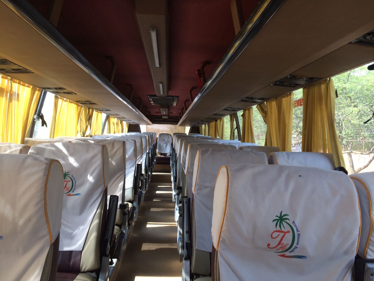 tourist bus service south delhi